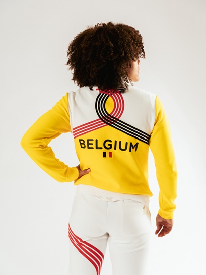 Alexa Fairchild cavaliere olympique LEWB et creatrice visionnaire deginee par le COIB pour dessiner la collection du Team Belgium pour les JO de Paris 2024 Ligue Equestre Wallonie Bruxelles