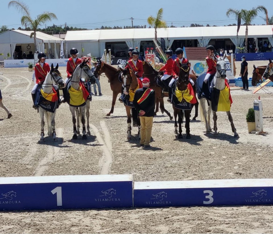 Champion d'Europe de l'équipe Children de Saut d'Obstacles @Facebook Equibel