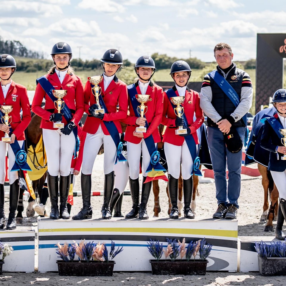 L'équipe belge children gagnante en République Tchèque (© CSIO Zduchovice /equifo.cz)