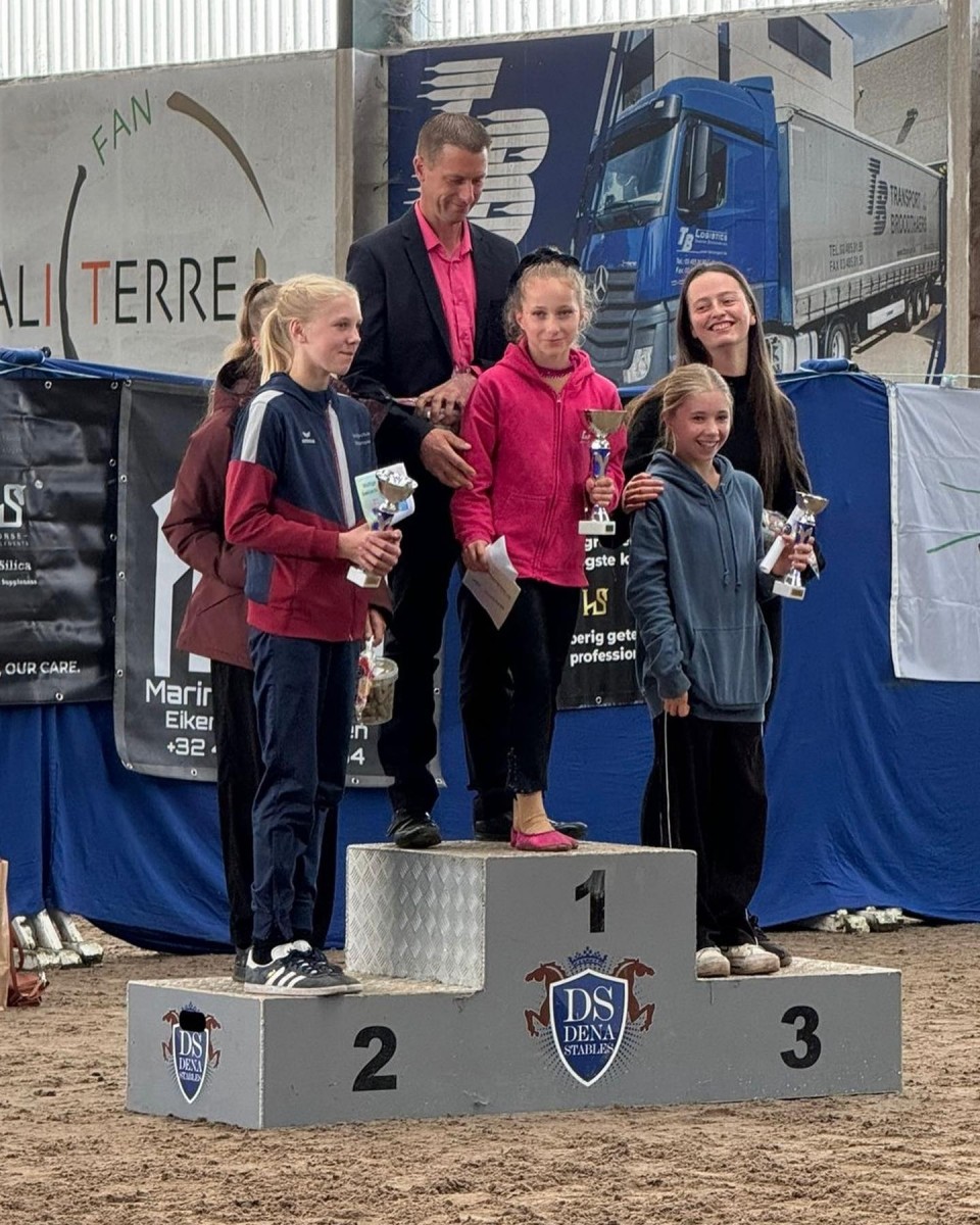 Louise Meskens Championne de Belgique Children 1 étoile voltige @Ranch de la Coulisse