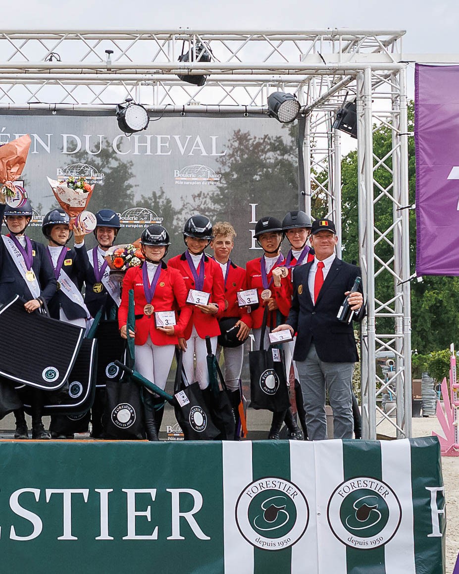 Le podium du championnat d'Europe poneys de jumping (© FEI) Le podium du championnat d'Europe poneys de jumping (© FEI)
