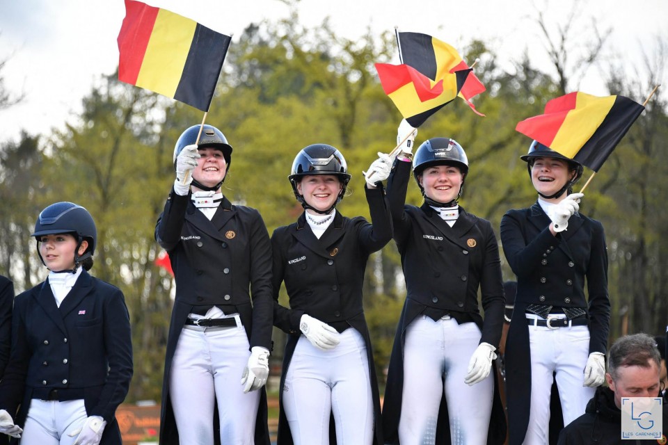 Clara Collard et l'équipe juniors à Compiègne