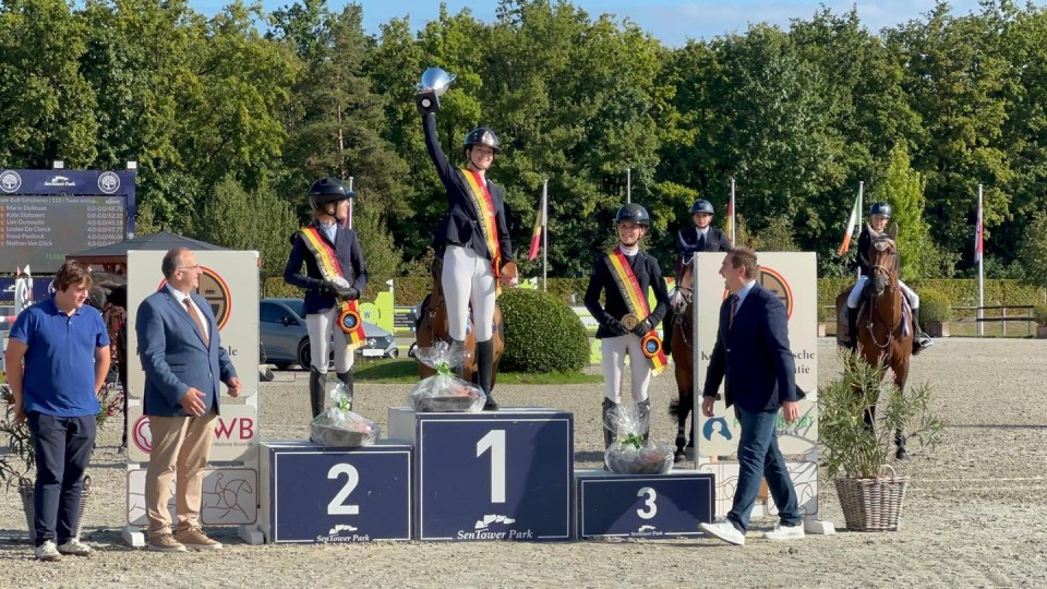 Le podium de la Coupe de Belgique scolaires avec Marie Delleuse, Kate Stalpaert et Lise Dumoulin Le podium de la Coupe de Belgique scolaires avec Marie Delleuse, Kate Stalpaert et Lise Dumoulin
