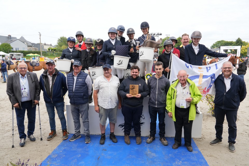 Le podium du Championnat Grand Région 95 cm (© Maxime Danhier / Photo Evenement) Le podium du Championnat Grand Région 95 cm (© Maxime Danhier / Photo Evenement)