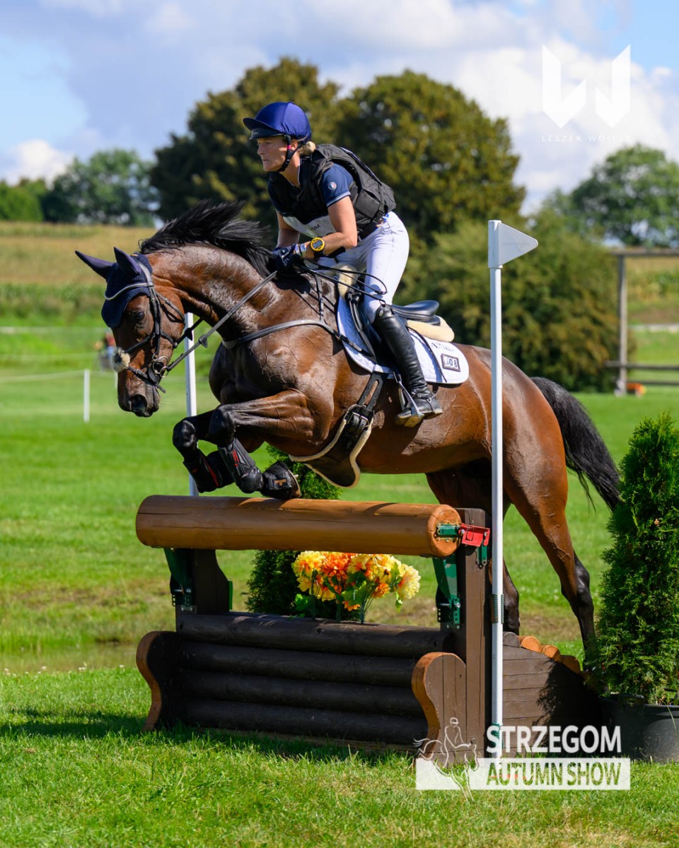Lara de Liedekerke et Call Me Senorita (© Leszek Wójcik / Strzegom Horse Trials) Lara de Liedekerke et Call Me Senorita (© Leszek Wójcik / Strzegom Horse Trials)