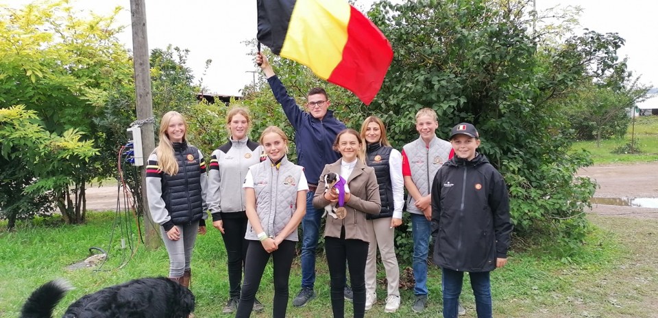 Médaille d'argent de Lise Pallen au Ch E Attelage Children Sélestat 2021 @Facebook Jeunes Meneurs Belges