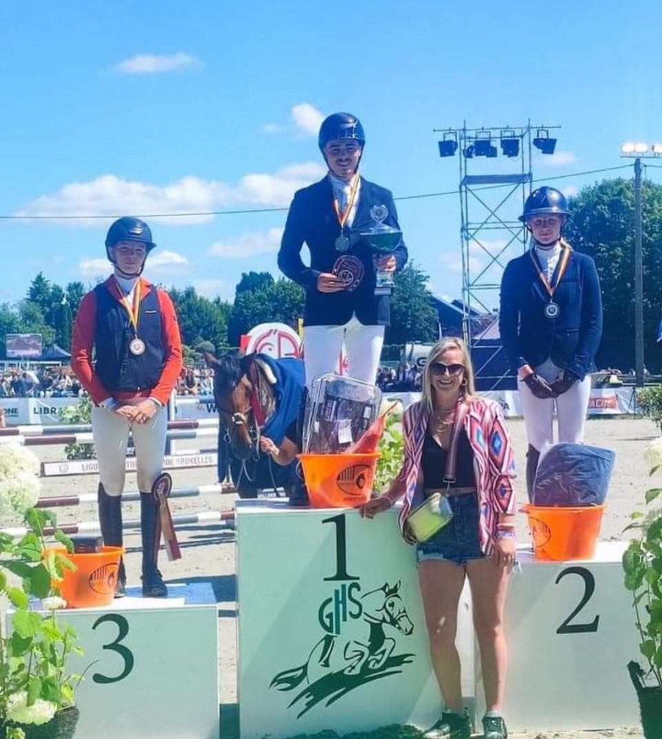 Le podium de la Coupe de Wallonie juniors avec Loïc Dehut, Louise van Vooren et Manon Engels