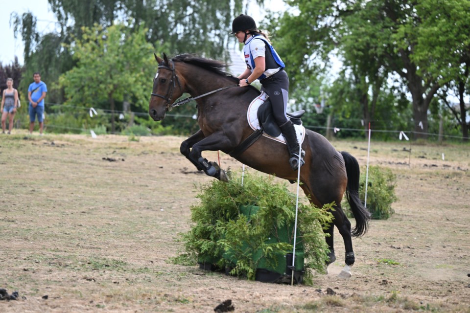 Marie Remacle remporte la Coupe d'Europe de TREC 2022