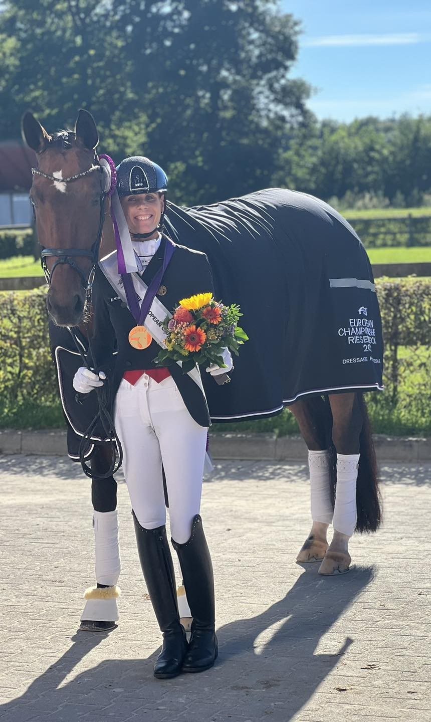 Michèle George et Best of 8 - Médaille d'or Individuelle au Championnat d'Europe de Para-dressage de Riesenbeck @Equifans 6-09-2023