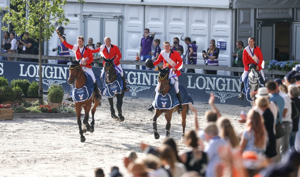 Remise des prix Jumping - Médaille d'Or par équipe @Sébastien Boulanger
