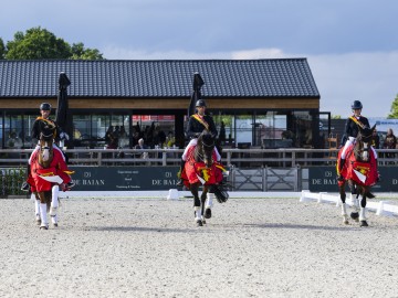 Le podium du championnat Grand Tour avec Larissa Paluis et Justin Verboomen(© Leanjo de Koster/Digishots)