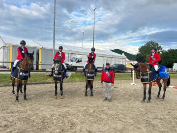 L'équipe young riders à Hagen (© Equibel)