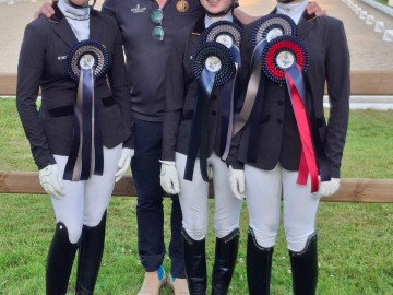 Amélie Willem avec l'équipe belge children (© Equibel)