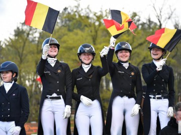 Clara Collard et l'équipe juniors à Compiègne