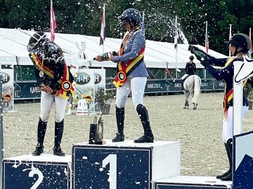 Jessica d'Errico sur le podium du championnat de Belgique des amazones