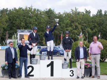 Léna Léonard sur le podium à Opglabbeek