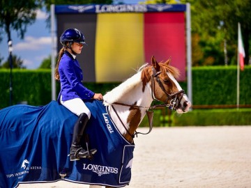 Clémentine Lux lors de sa victoire sur 1m15 (© Tops International Arena)