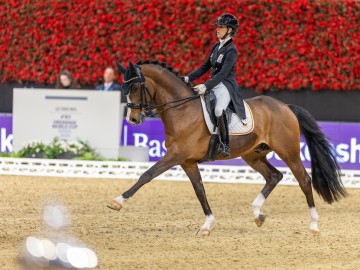 Larissa Pauluis et Flambeau (© Hippofoto / Dirk Caremans)